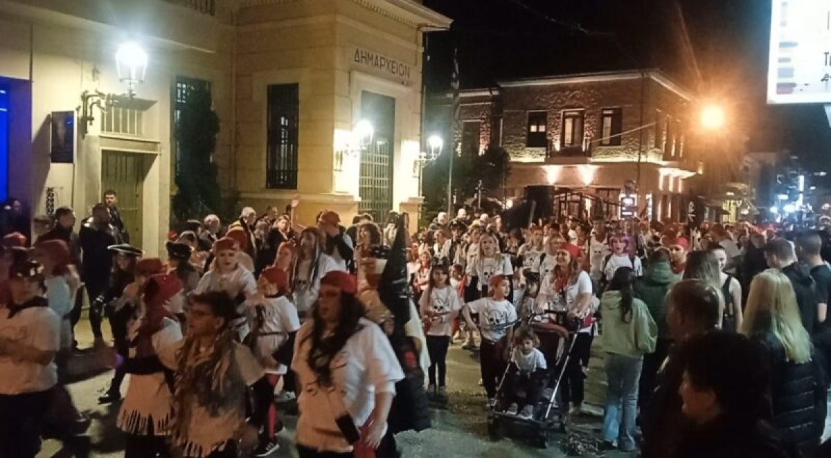 Ξεφάντωσαν στο «πειρατικό» καρναβάλι της Ναυπάκτου (φωτο, βίντεο)