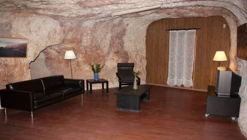 Η μυστηριώδης υπόγεια πόλη που ζουν 4.000 άνθρωποι από 40 χώρες! Δείτε τον Έλληνα που μιλάει για την ιστορία της πόλης (φωτό, vid)