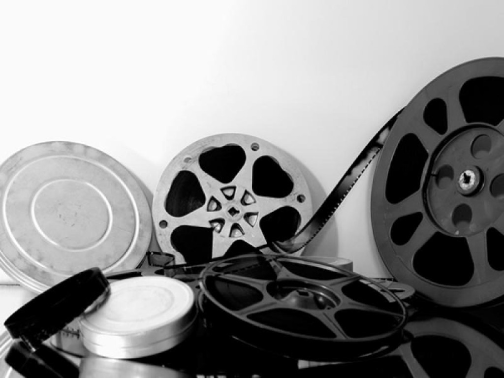 Πώς λέγεται στα ελληνικά η λέξη «φιλμ»;