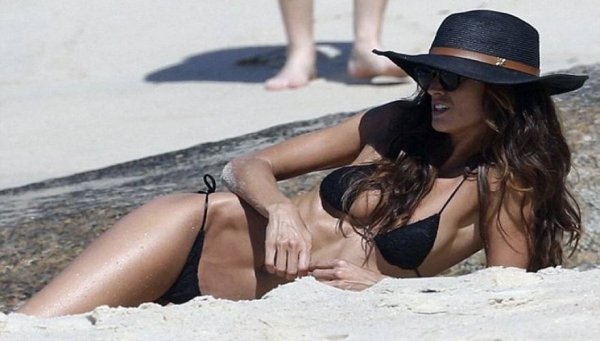 Izabel Goulart: Η βραζιλιάνα καλλονή με τα &quot;ατελείωτα&quot; πόδια και τους κοιλιακούς &quot;φέτες&quot; μαγνητίζει τα βλέμματα