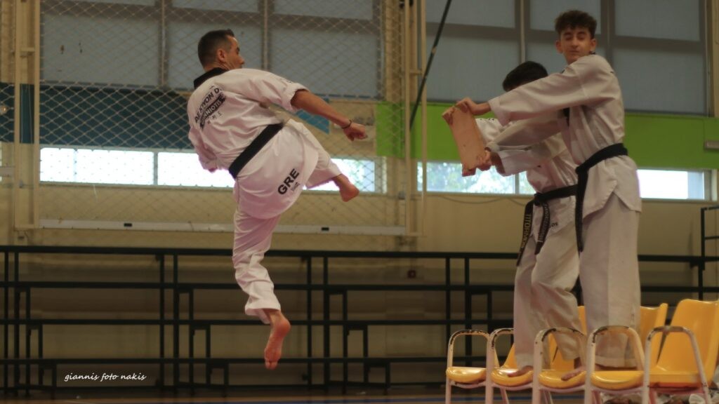 Αγρίνιο: Εξετάσεις έγχρωμων ζωνών για τον «Τίτορμο» στο Tae Kwon Do (φωτο)