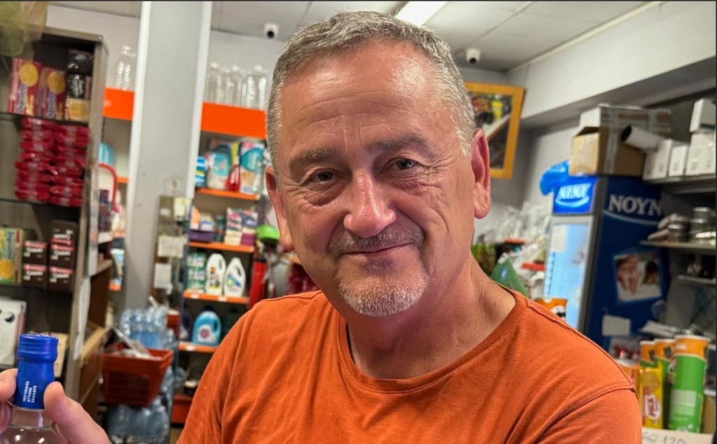 Άγγλοι τουρίστες, «ερωτευμένοι» με το Αγρίνιο; – Κι όμως υπάρχουν! (φωτο)