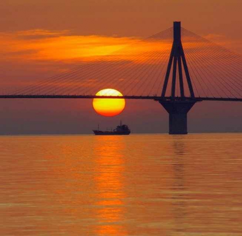 Γέφυρα χωρίς …λόγια (φωτό)