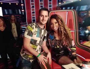 Η 2η συνάντηση του Παναιτωλιώτη Γιώργου Γιγκλά με την διάσημη Αμερικανίδα τραγουδίστρια και ηθοποιό Τζένιφερ Χάντσον στο Λος Αντζελες