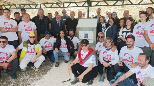 Σε κλίμα συγκίνησης η τελετή ονοματοδοσίας τις πίστας απογείωσης Αλεξιπτώτων Πλαγιάς στον Εμπεσό Βάλτου στην μνήμη του Ιωακείμ Σκόνδρα (φωτο - βίντεο)