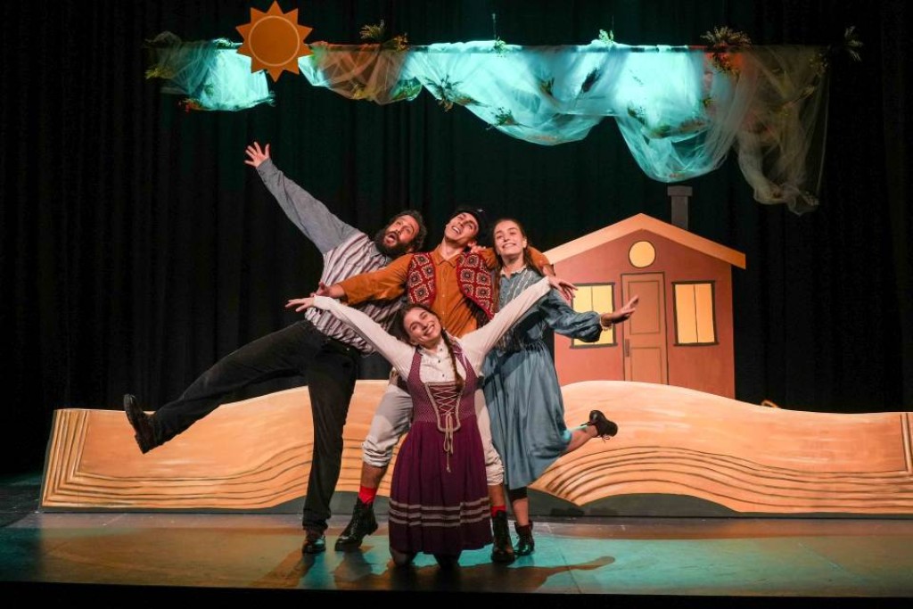 Η θεατρική παράσταση &quot;Χάιντι, το κορίτσι των βουνών&quot; στο Δη.Πε.Θε. Αγρινίου - Παραστάσεις για το κοινό :  26 Οκτωβρίου &amp; 30 Νοεμβρίου,  στις  11.00 π.μ.