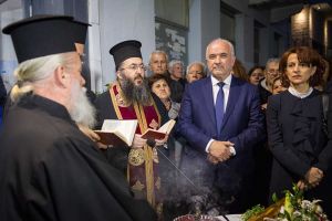 Παρουσία πλήθους κόσμου έγιναν χθες βράδυ στο Μεσολόγγι, τα εγκαίνια του εκλογικού κέντρου του υποψηφίου Δημάρχου  Κώστα Λύρου