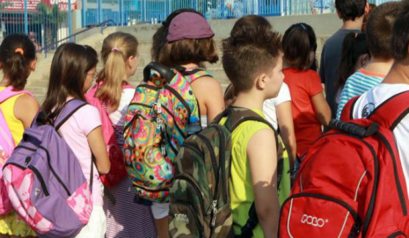 Τι προβλήματα προκαλούν στους μαθητές οι βαριές σχολικές τσάντες