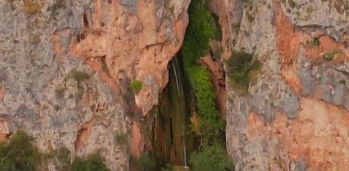 Οι καταρράκτες Αγιαλεούσας και Κατρουέλη στη Μυρτιά (Βίντεο)