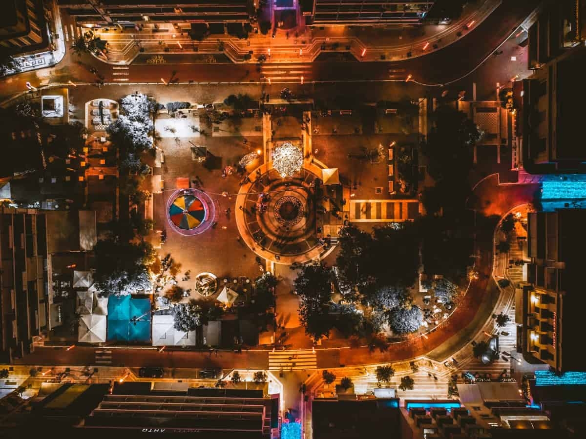 To Xριστουγεννιάτικο Αγρίνιο είναι όμορφο, ειδικά από ψηλά (video-φωτο)