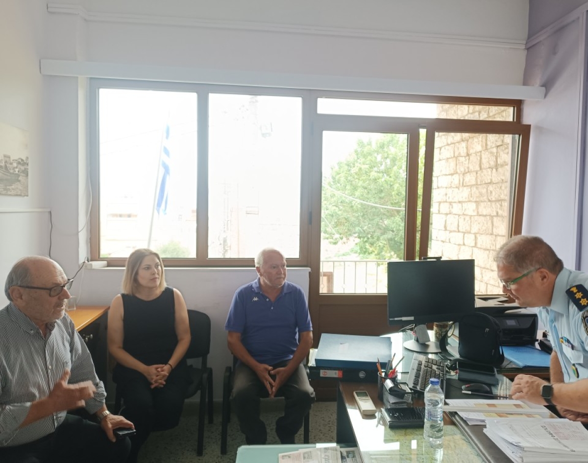 Επίσκεψη Ενωτικής Πρωτοβουλίας στο Αστυνομικό Τμήμα Ναυπάκτου και στο Τμήμα της Τροχαίας.