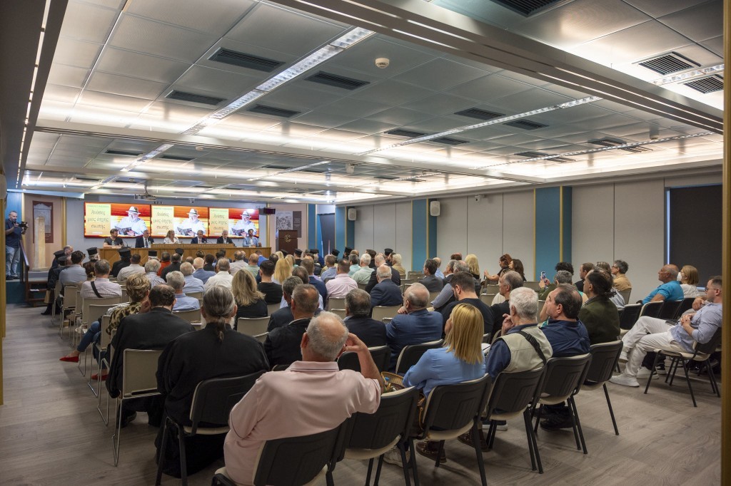 Οι &quot;Ανάσες μιας άηχης σιωπής&quot;,  του αγρινιώτη, Γ. Ι. Βασιλείου, παρουσιάστηκαν στην ΕΣΗΕΑ