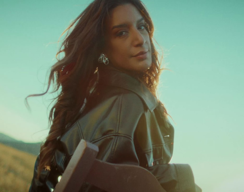 «Απλά και ξηγημένα»: Με δυνατά μηνύματα το νέο single της Βαρβάρας Βάλη