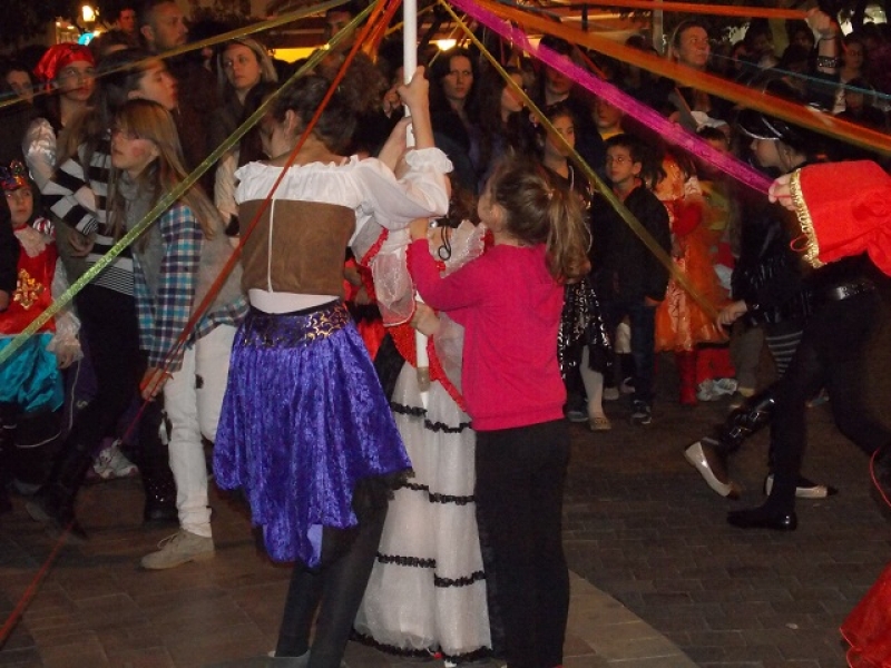 Παραδοσιακό Γαϊτανάκι σε Κατούνα και Βόνιτσα την Τσικνοπέμπτη