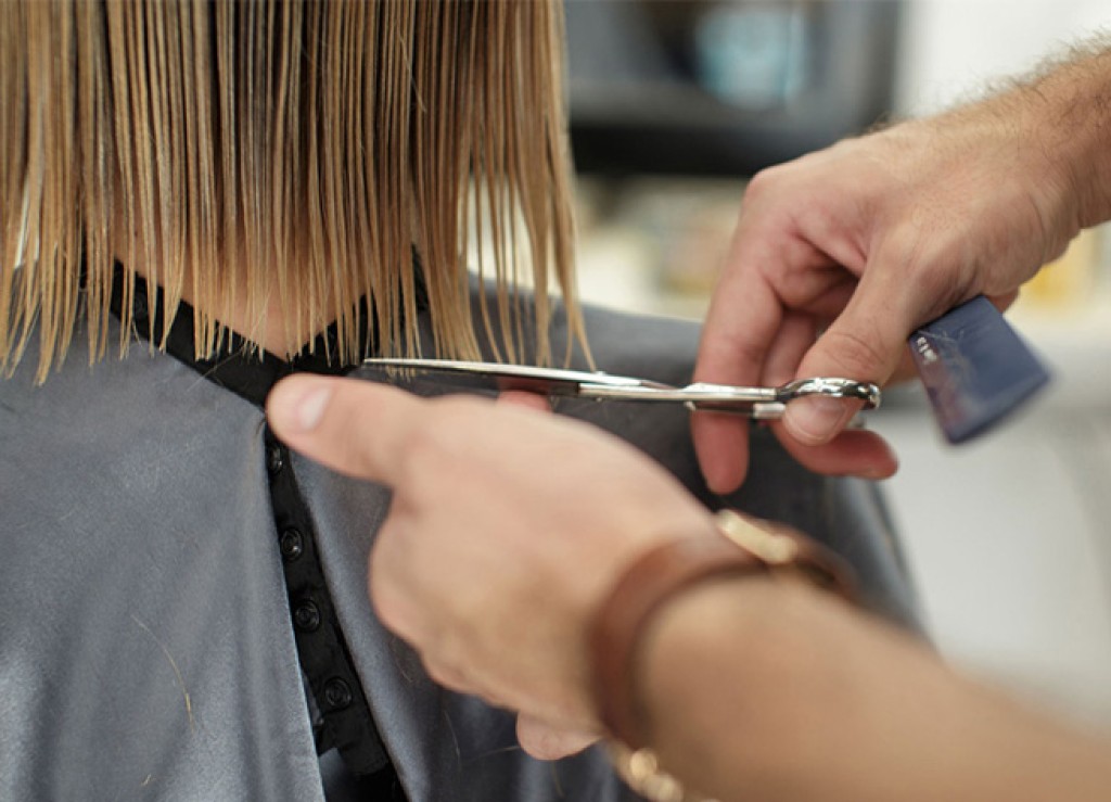 Ζητούνται κομμωτές και βοηθός κομμωτή σε κομμωτήριο του Αγρινίου