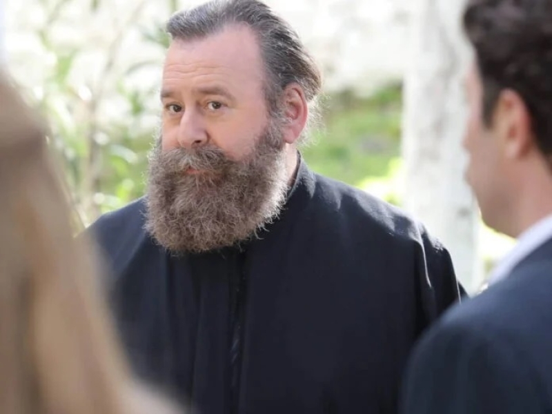 Άγριες Μέλισσες: Η Αρχιεπισκοπή αφορίζει τον παπά Γρηγόρη