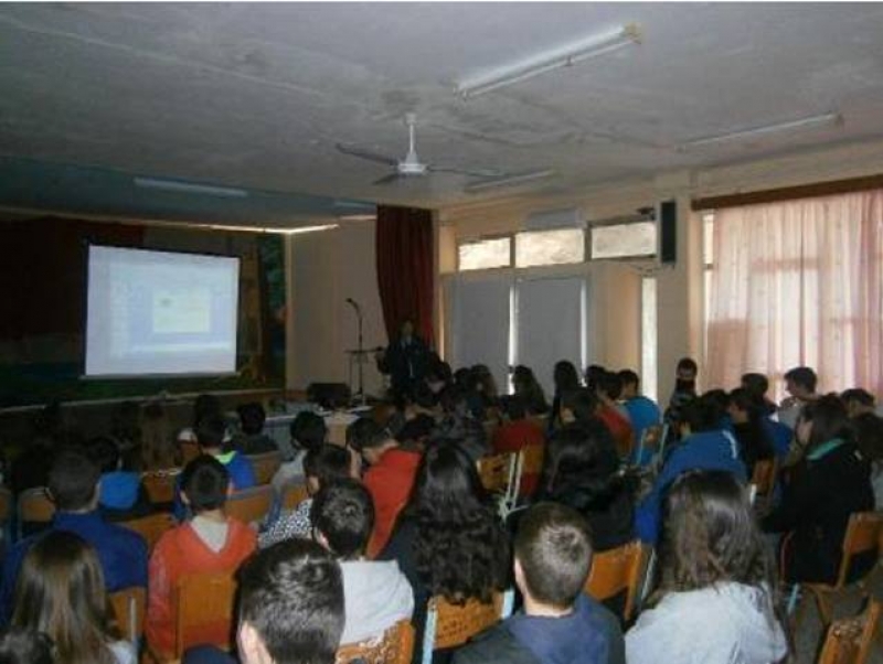 Διάκριση μαθήτριας του Γυμνασίου Καλυβίων σε λογοτεχνικό διαγωνισμό!