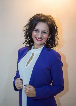 Η Αμαλία Βούλγαρη δυναμική παρουσία στο πλευρό του Νεκτάριου Φαρμάκη