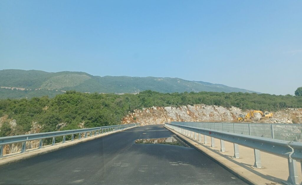 Περάσαμε από τη νέα γέφυρα Τέμπλας και έχουμε μια παρατήρηση να κάνουμε…