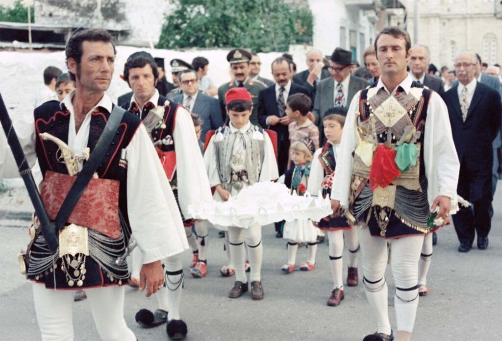 Μεσολόγγι: «Άη Συμιώτες» χορεύουν το «χελάκι» - Σπάνιες φωτογραφίες του 1976