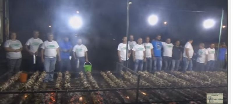 Η μεγαλύτερη ψησταριά του κόσμου είναι στα Πηγάδια Ξηρομέρου (video)