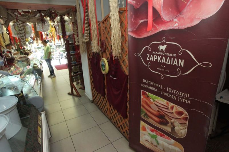 «ΖΑΡΚΑΔΙΑΝ»: Το ξηρομερίτικο αλλαντοπωλείο στο κέντρο της Αθήνας