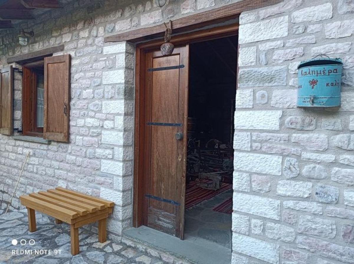 Ζευγάρι δασκάλων στον Δρυμώνα Θέρμου μετέτρεψε παλιό μύλο σε λαογραφικό μουσείο (φωτο)
