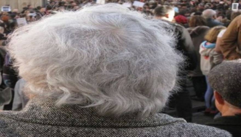 Το ρόφημα που επαναφέρει το φυσικό χρώμα στα γκρίζα μαλλιά