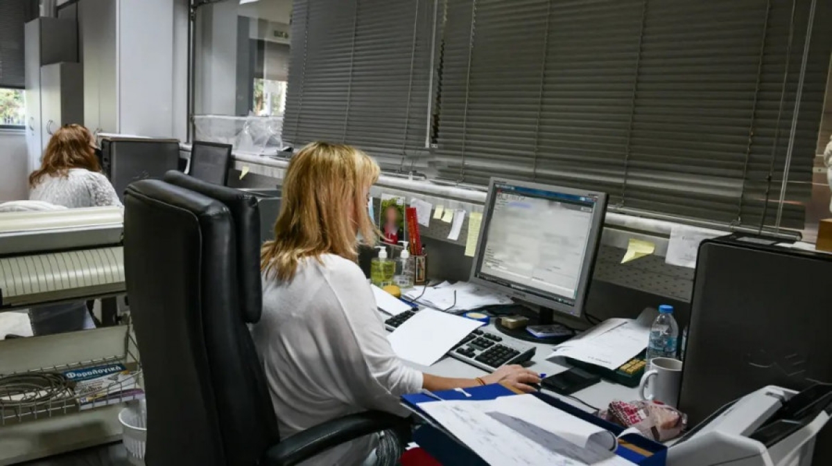 Καύσωνας: Το ωράριο λειτουργίας του Δημοσίου την Τρίτη και την Τετάρτη