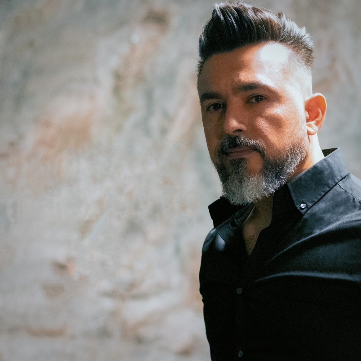 Γιώργος Σηφάκης: Μας ταξιδεύει σε μαγευτικά μέρη της Κρήτης με το νέο του video clip