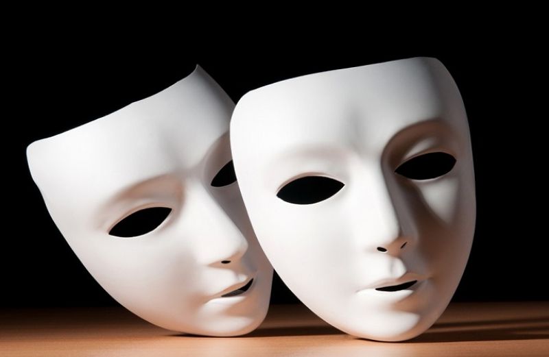 «Όταν πέφτουν οι μάσκες»