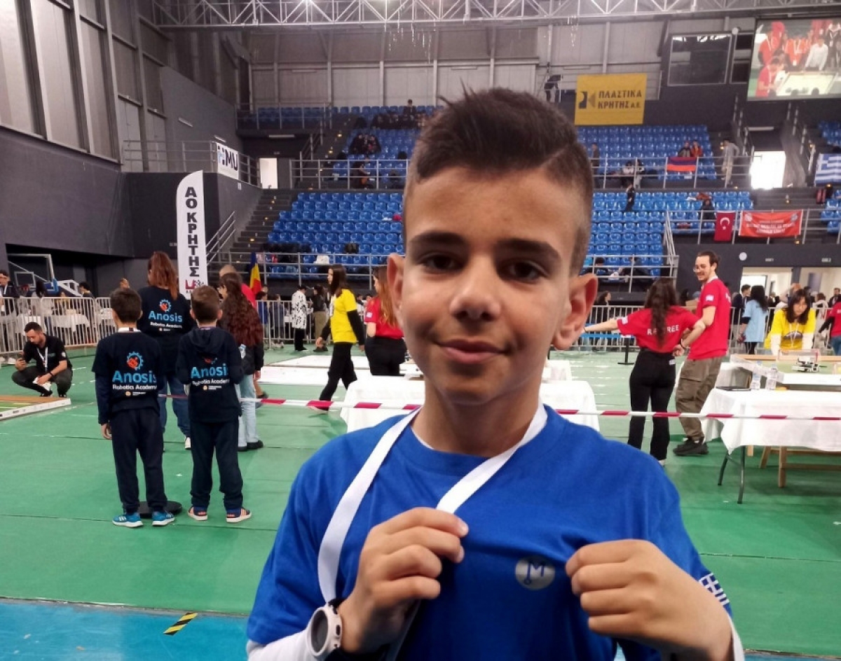 Ο 10χρονος Άγγελος Σκούρτης από τα Καλύβια στην 1η Ολυμπιάδα Ρομποτικής (εικόνες)