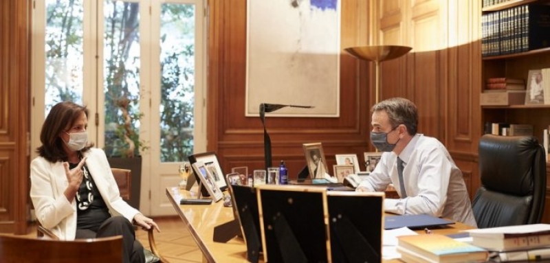 Η επιλογή Διαμαντοπούλου: «Στριμώχνει» μεν το ΚΙΝΑΛ, «διεγείρει» δε τους καραμανλικούς