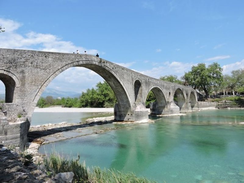 «Του γεφυριού της Άρτας»  και « η στοιχειωμένη » των μαθητών…