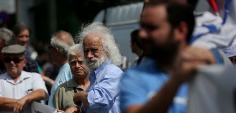 Έως 30.000 χαμηλοσυνταξιούχοι κινδυνεύουν με νέα μείωση στις συντάξεις