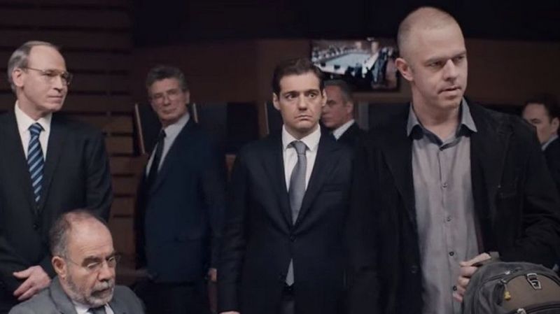 «Ενήλικοι στο δωμάτιο»: Κυκλοφόρησε το τρέιλερ της ταινίας Γαβρά για Τσίπρα – Βαρουφάκη