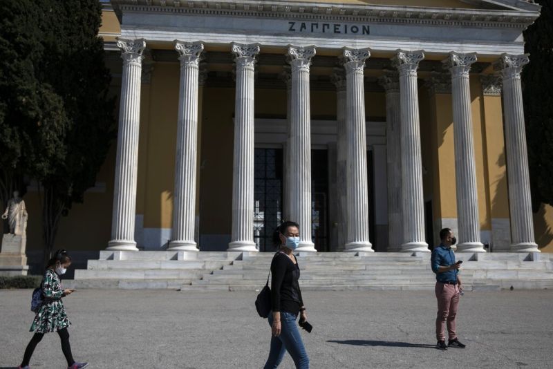 O κορονοϊός αμφισβητεί και διδάσκει