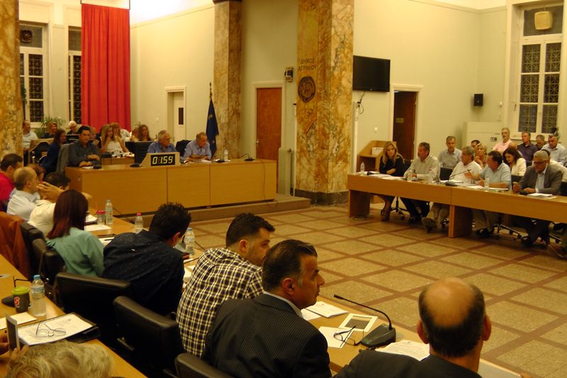 Χάιδεμα αυτιών στο δημοτικό συμβούλιο Αγρινίου