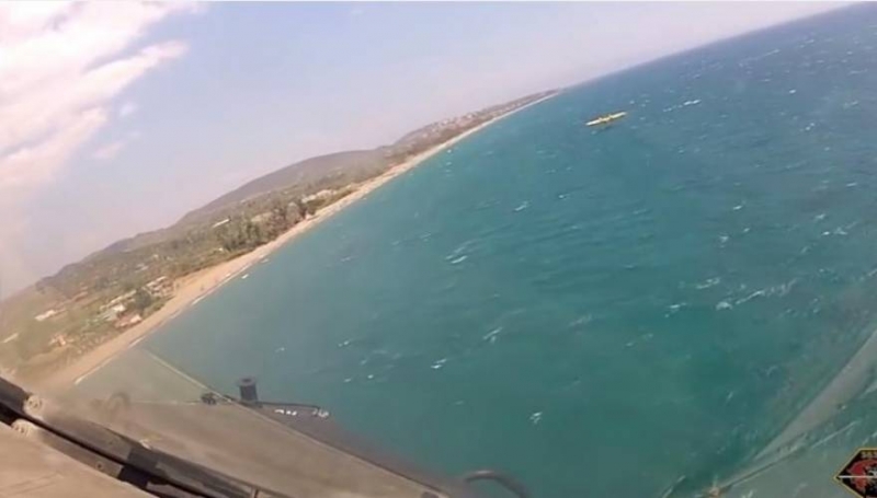 Εντυπωσιακά πλάνα μέσα από το πιλοτήριο των CL-415 και PZL της ΠΑ που σβήνουν φωτιές [βίντεο]