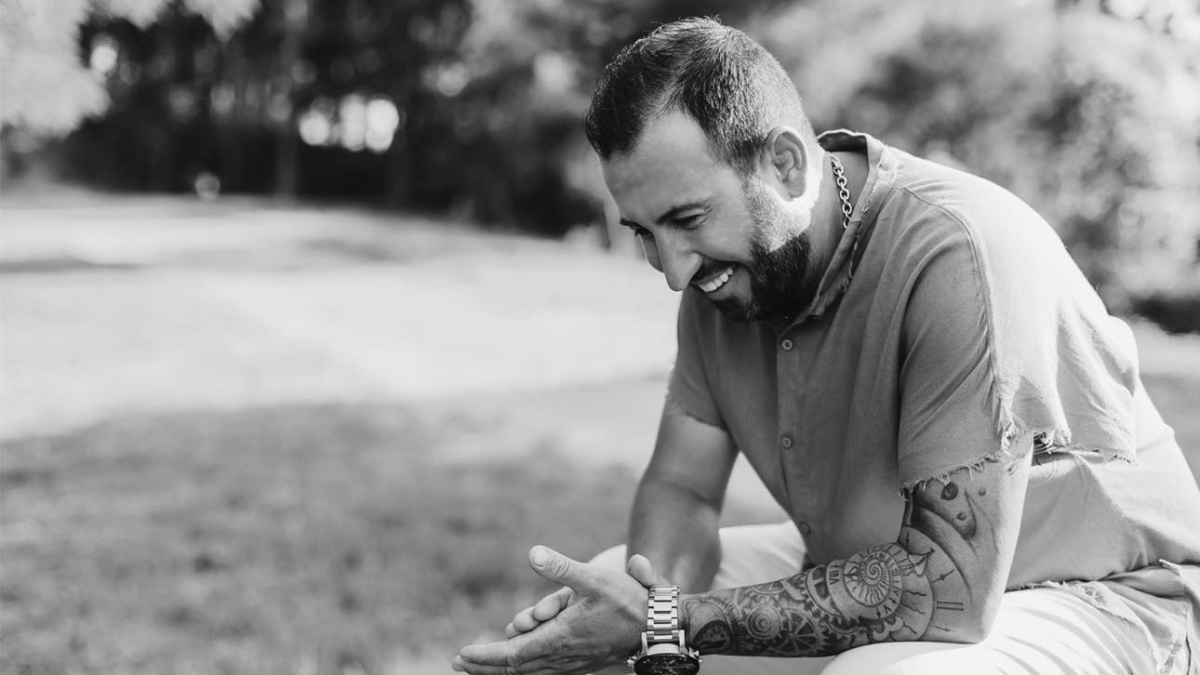 Γιώργος Δημούδης: Κυκλοφόρησε το νέο του single με τίτλο «Σκότωσε με αργά»