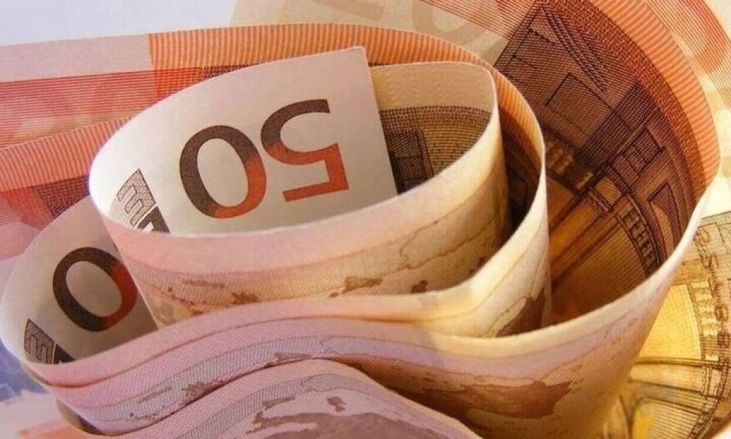 Την επαναφορά του 13ου και 14ου μισθού ζητούν οι δημόσιοι υπάλληλοι