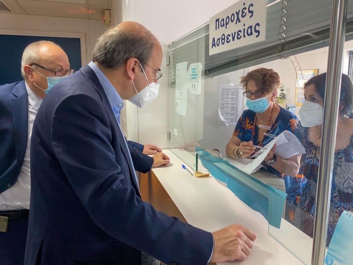 Στο Δημόσιο υπάρχει η… σημαία, δεν χρειάζεται η ψηφιακή κάρτα εργασίας