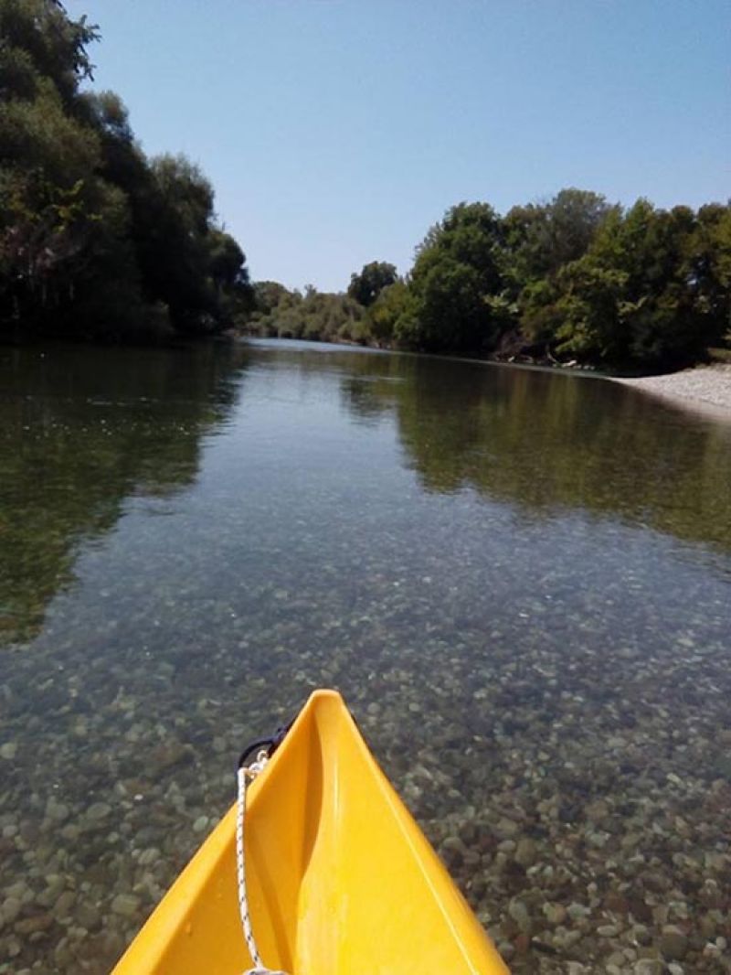 Κάνοντας Κανόε – Καγιάκ κοντά στις εκβολές του Αχελώου (φωτο)