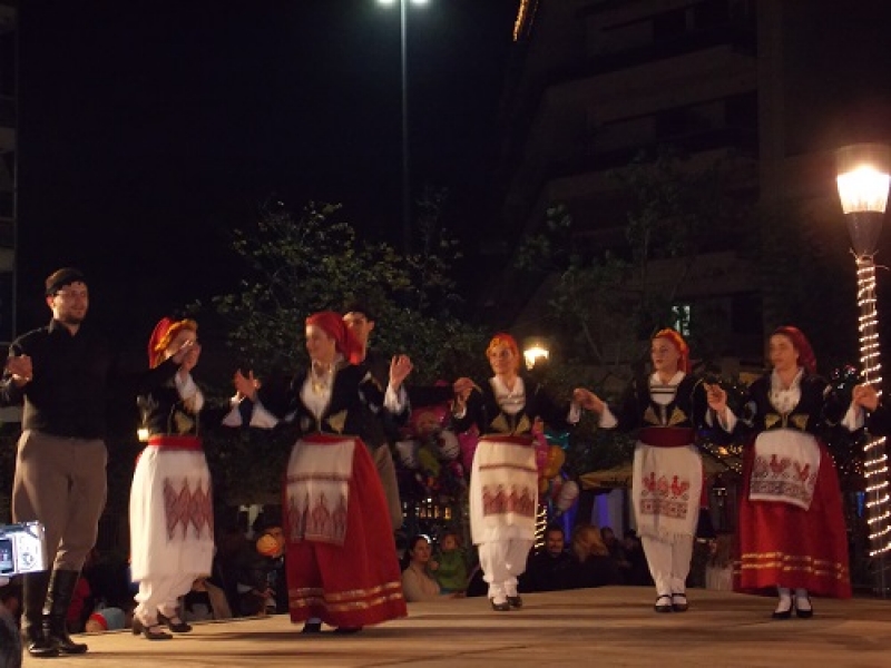 Συνεχίζεται το “Παραμύθι από Ζάχαρη”- Χορευτικά στην πλ. Δημοκρατίας (φωτο-video)