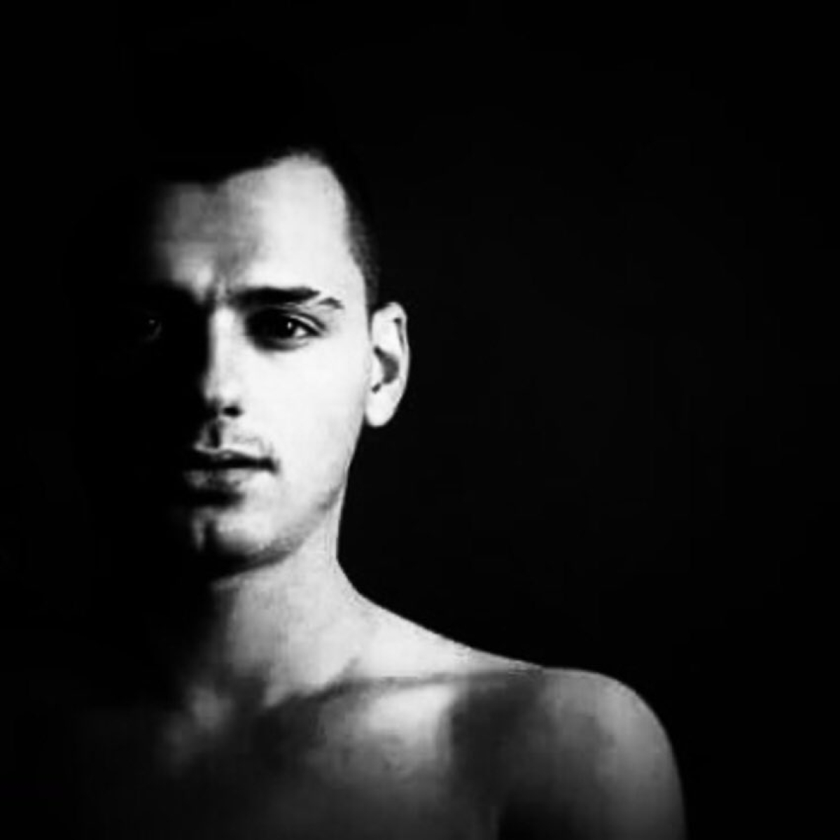 Αποκλειστικό: Ο Γιάννης Καλλιμάνης κάνει την έκπληξη για το Σεπτέμβριο.