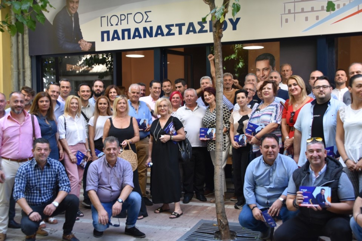 Συνάντηση Γιώργου Παπαναστασίου με πολίτες στο κέντρο του Αγρινίου