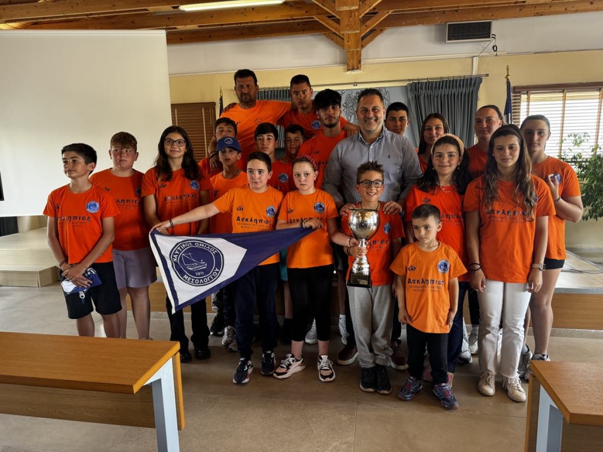 Βράβευσε την ομάδα καγιάκ του ΝΟΜ ο Δήμαρχος Ιερής Πόλης Μεσολογγίου Σπύρος Διαμαντόπουλος