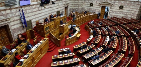 ΣΥΡΙΖΑ και ΚΚΕ καταψήφισαν την ρύθμιση για μείωση των ασφαλιστικών εισφορών