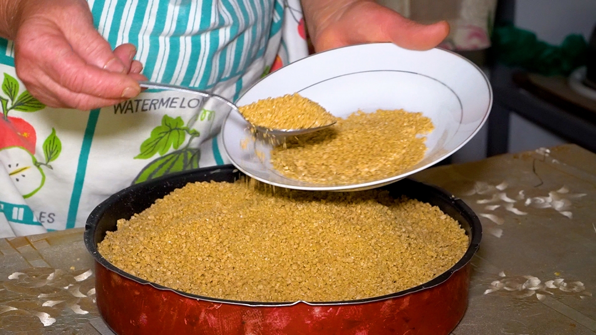 Φτιάχνουμε παραδοσιακό τραχανά | Η ζωή στο χωριό (βίντεο)