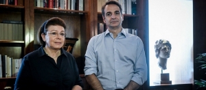 «Βουίζει» η πιάτσα ότι το Μαξίμου παρακαλάει(!) την Λ.Μενδώνη να παραιτηθεί κι αυτή δεν δέχεται!